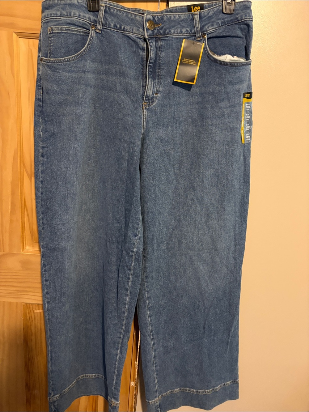 Lee Women’s Wide Leg Jeans in Medium Blue 20w Long